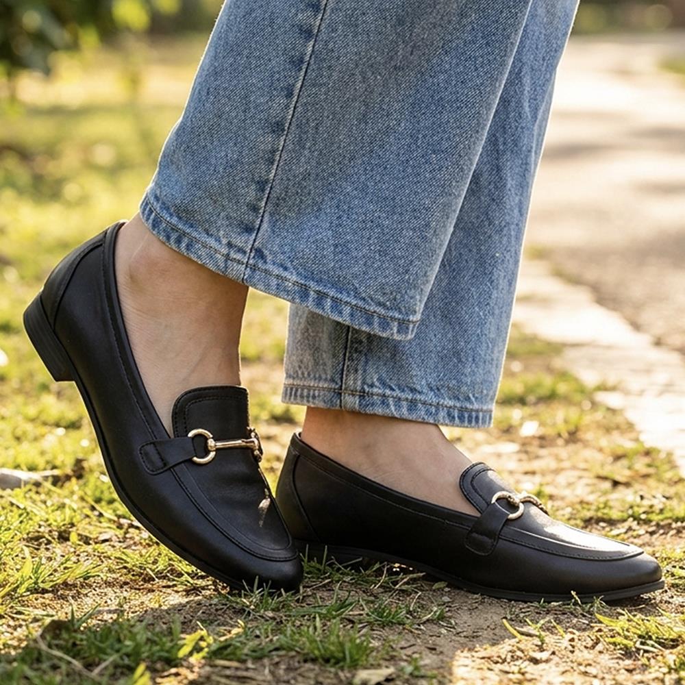 Snaffle Detail Shock Absorbing Moccasins - WOIL43028 / 329 617 - Black - Image 2