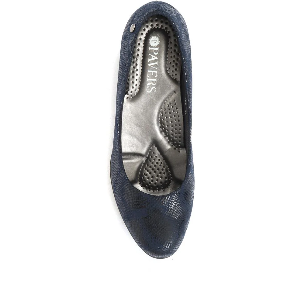 Block Heeled Court Shoes - WK34007 / 320 511 - Navy Snake - Image 4