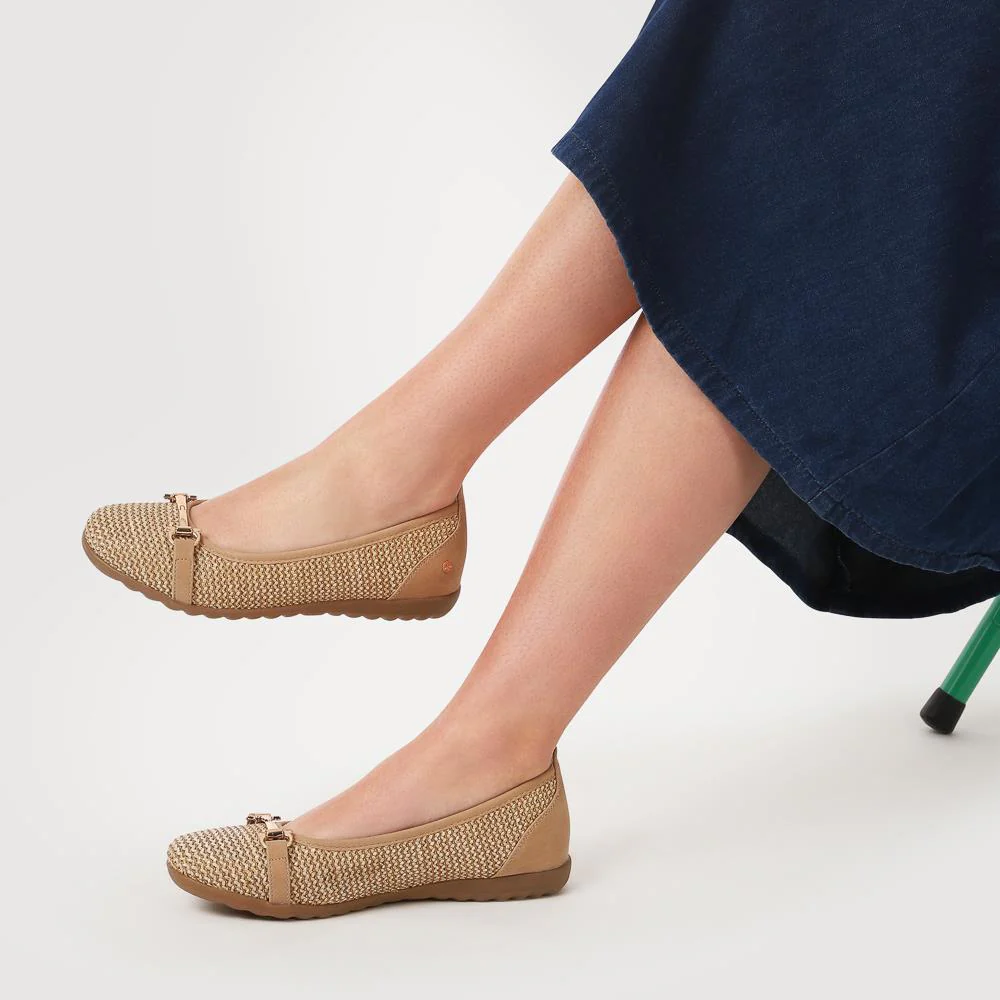 Buckle-Detailed Lightweight Pumps - WBINS41011 / 327 201 - Sand - Image 5