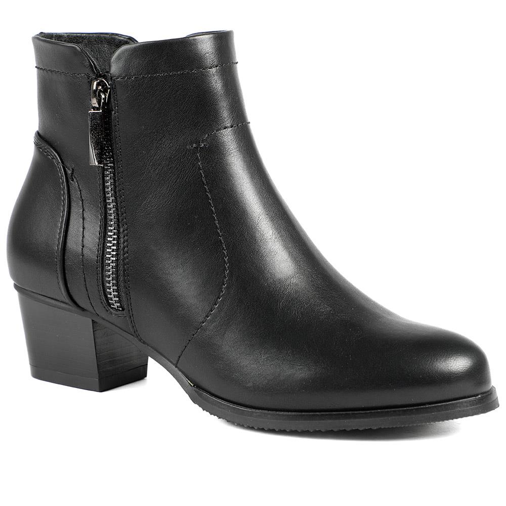 Classic Heeled Ankle Boots with Zip Fastening - SANYI42021 / 329 267 - Black
