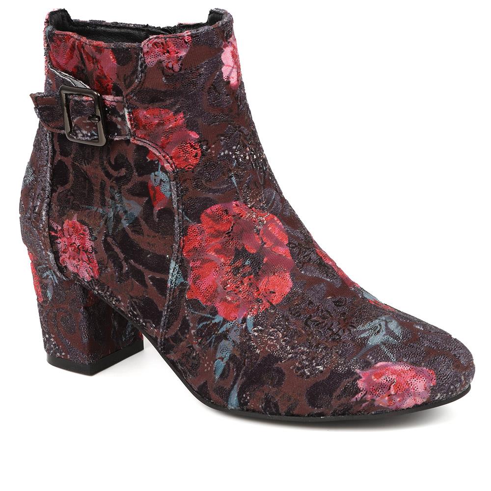 Heeled Buckle Detail Ankle Boots - WBINS38090 / 324 214