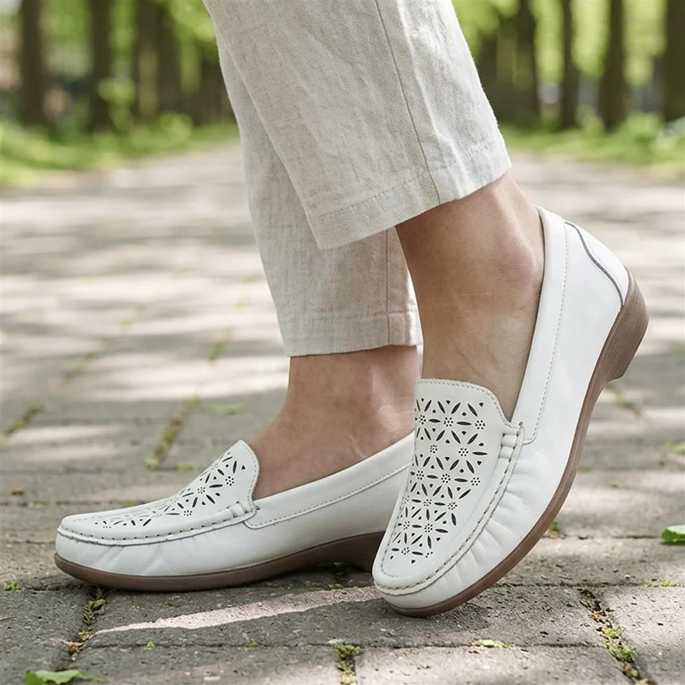 Leather Cut Out Detail Moccasin - MOEN43001 / 329 546 - White - Image 2