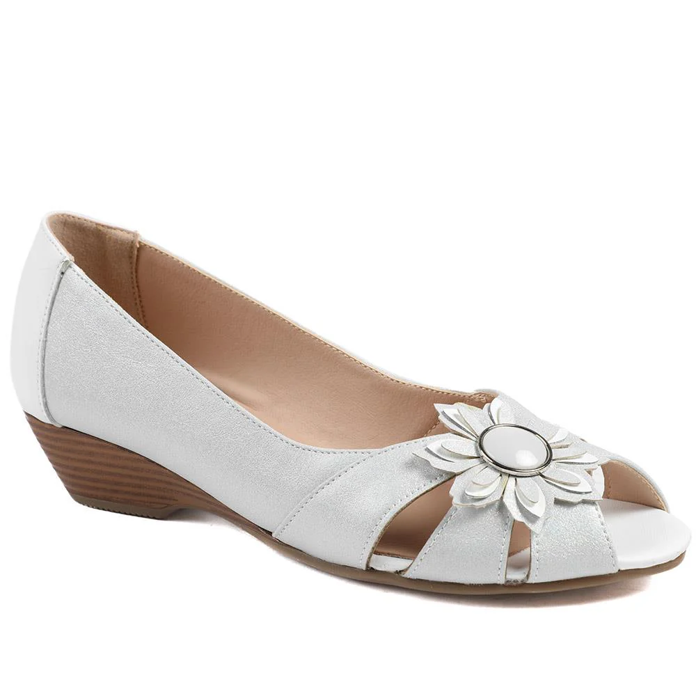Flower Detail Peep Toe Wedge Pumps - WLIG43000 / 328 886 - Silver