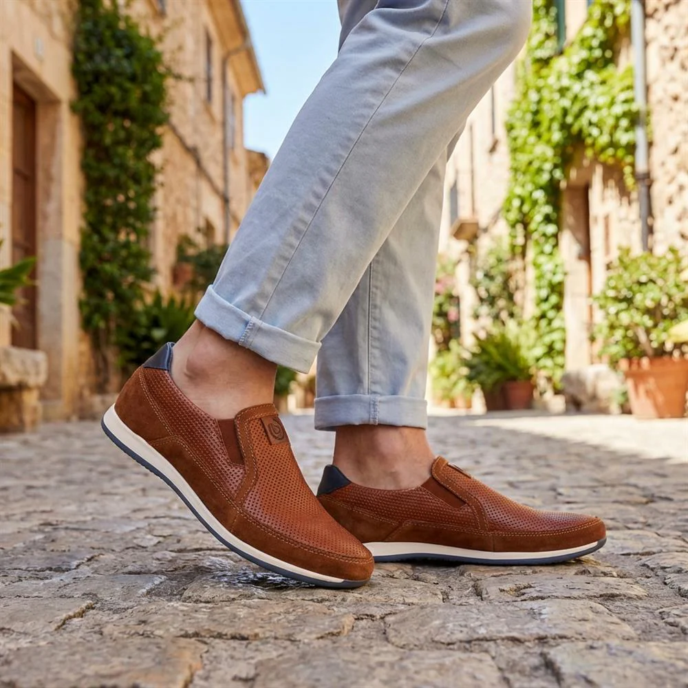 Slip-On Leather Trainers - BUG37506 / 323 235 - Cognac - Image 2