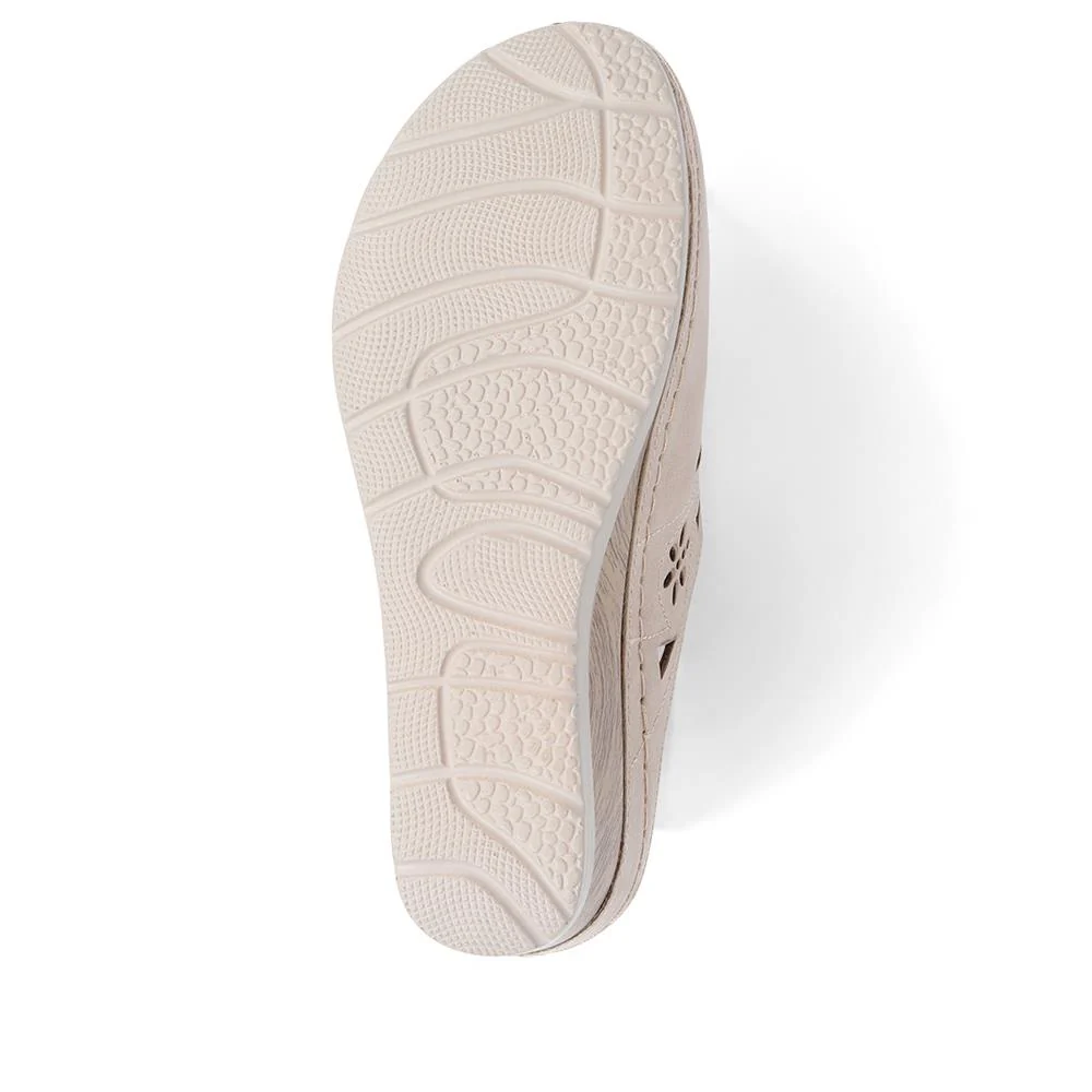 Wedge Heel Clogs  - WOIL39031 / 325 148 - Beige - Image 4