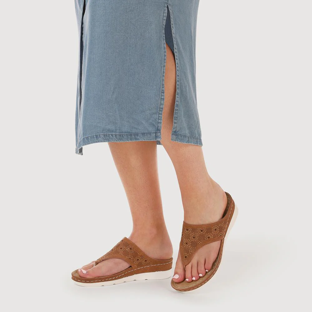 Wedge-Heeled Toe-Post Sandals - PINYI41008 / 327 214 - Tan - Image 5
