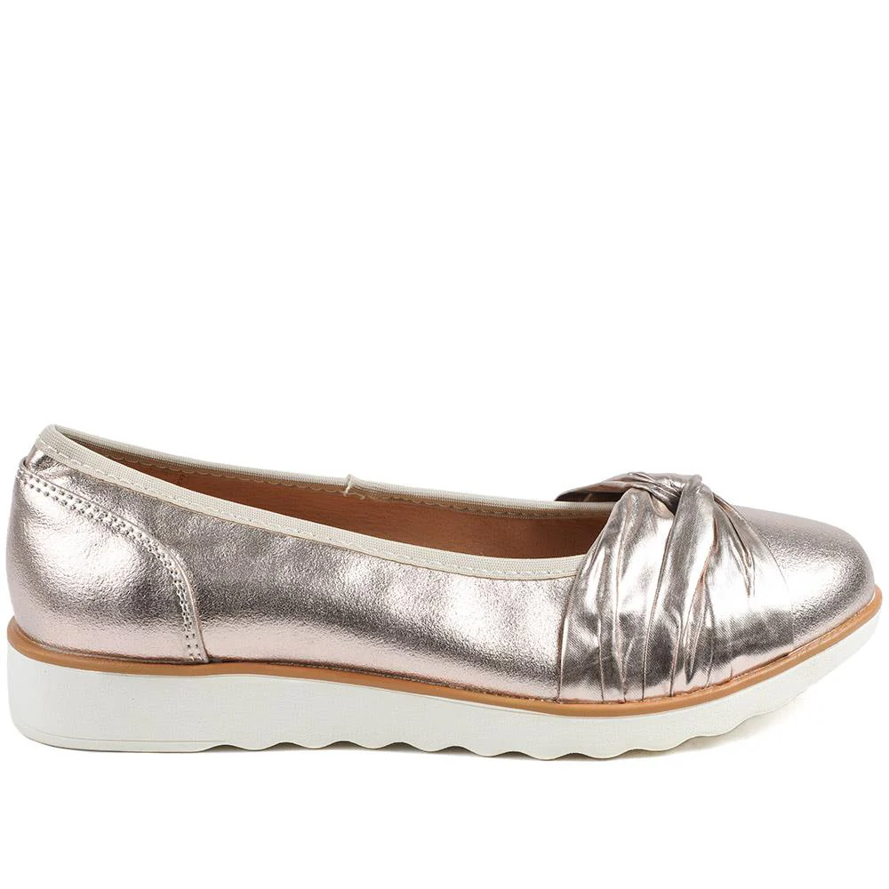 Wide Fit Chunky Bow Detailed Pumps - BRK43006 / 329 008 - Gold - Image 3